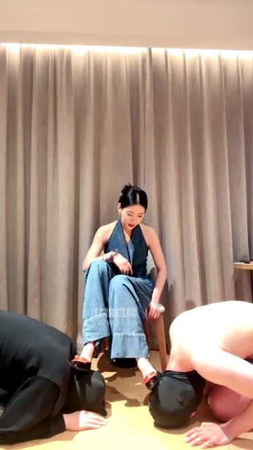 苏御大人 调教双奴 狠虐乳浓痰不断吐食 赏赐黄金开发