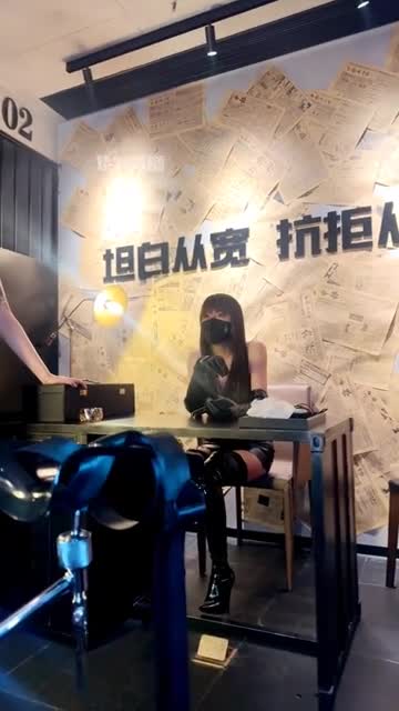 伊晨 剧情 审讯调教犯贱狗