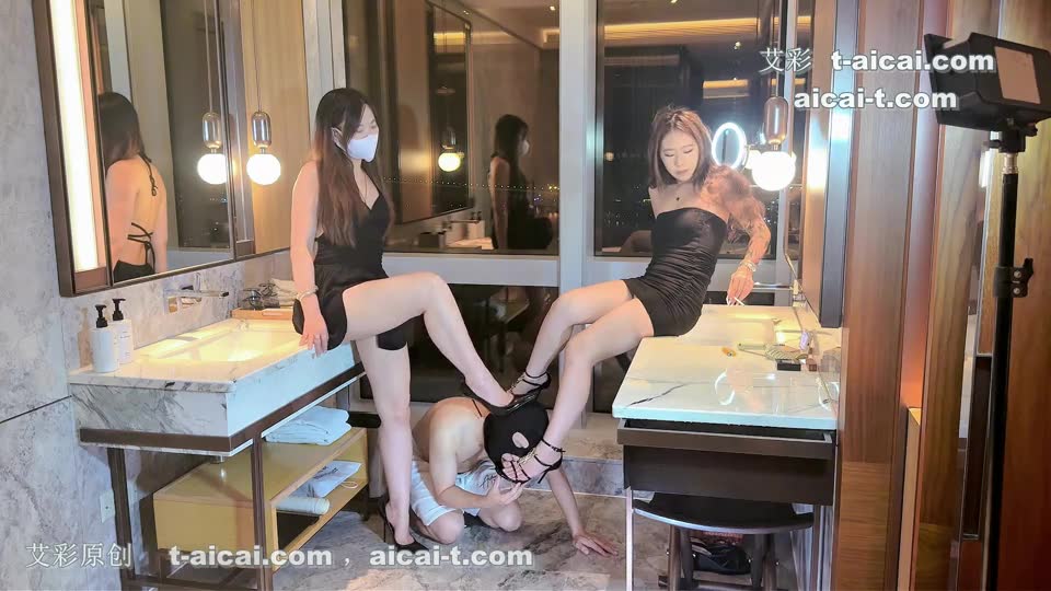 鱼爹归宿 小鱼女神携手Yuki学生主 双S夜店回来玩狗羞辱舔干净蹦迪一晚上的脚汗