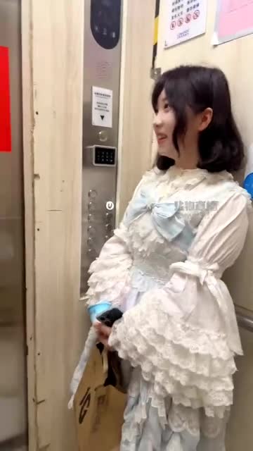 素人挖掘机 户外开发洛丽塔可爱美女 启蒙调教