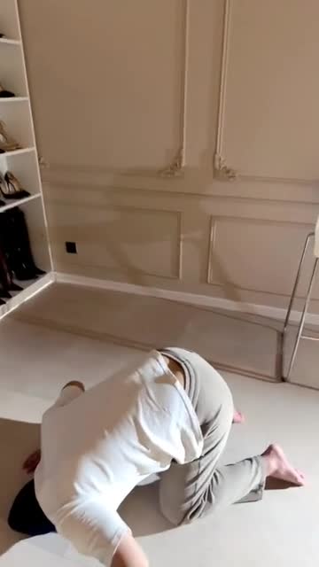 爱蕾和宇婉莹 剧情 双主虐调追求者舔狗