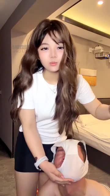 小雨妈妈 调玩贱狗 拖鞋白袜舔舐清理 浓痰吐脸圣水淋头
