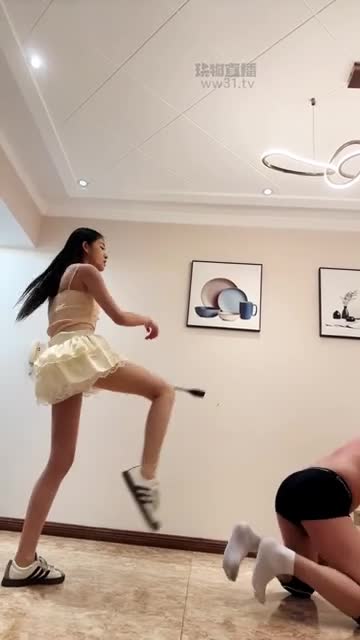画画 超狠暴虐刑奴 暴打手脚耳光狠踢踹鞭打骑马骑乘全体重踩脸踩头赏赐肉丝猛吸除臭