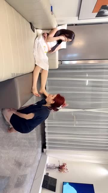 云韵 闺蜜做客 双主调教母狗女奴 裸足舔脚深喉暴打手脚耳光赏赐闺蜜圣水完食