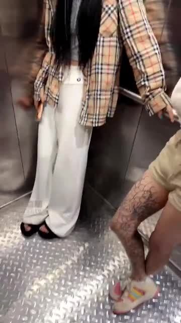 素人饮水机 户外开发精神小妹恋足调教