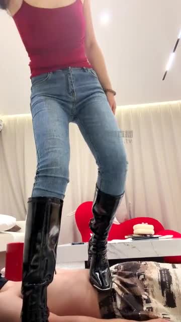 缈缈 踢裆专场 带母狗女奴长靴 运动鞋狠踢裆全体重踩踏鞋底清理暴打耳光肉丝 白袜除臭舔脚深喉