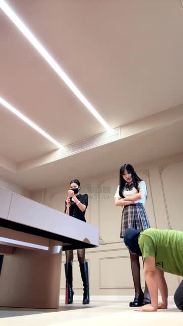 爱蕾 带母狗女奴荔美台球厅严厉调玩奴下奴