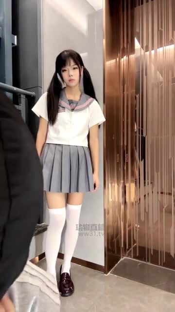 双子 约调JK精神小妹 电梯口调教