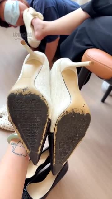 爱可 开发素人闺蜜双主 调教母狗女奴 多鞋脏鞋底清理踩喂食羞辱