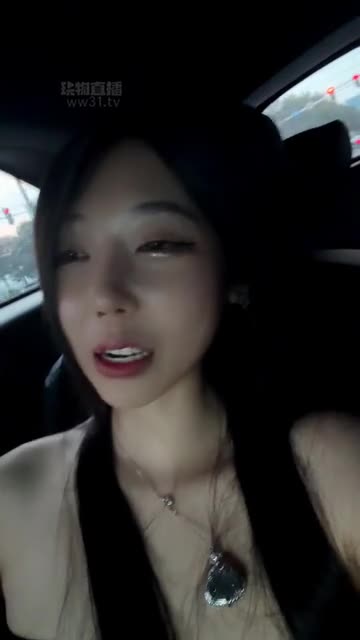 缈缈 剧情 和闺蜜双主羞辱调教司机顺带拉上车的处男弟弟