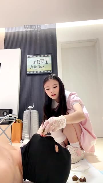 v