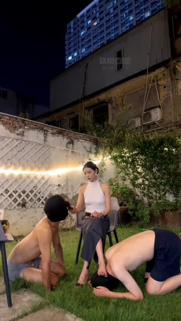 苏御大人 院落刑虐双奴 暴打耳光 电击鼻子 乳头穿刺 挂鞋骑马遛狗 赏赐鞋底清理