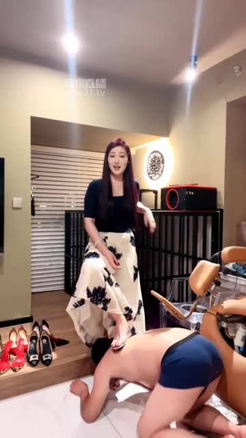 芮秋 生活化调玩圈养骚狗 裸足美脚侍奉 彻底犬化训练