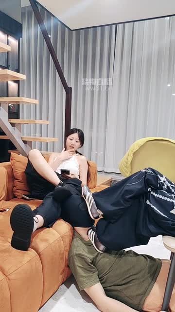 UN 双主羞辱调玩 运动鞋踩脸鞋底清理踩脖窒息踢裆踩跺垫脚伺候