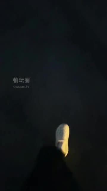 乐莹 调玩私奴户外 室内白袜裸足脚侍奉 深喉插出血