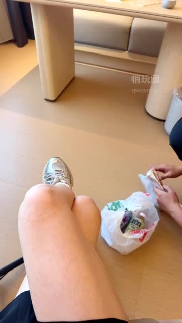 欣怡 运动鞋清理 舔脚深喉侍奉 胯下美臀嗅闻 坐脸窒息 足踩喂食混合圣水赏赐完食