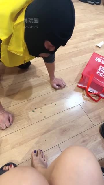 思琪 双顶美女神严厉训调偷吃外卖员圣水混合强制喂食狠踢裆踩跺裆 全体重踩踏跳踩虐玩乳 裸足舔脚深喉插嘴