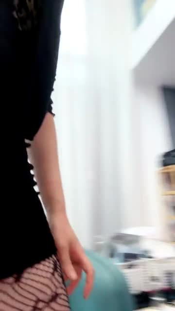 小妮 剧情 抓包羞辱调教偷闻鞋外卖小哥