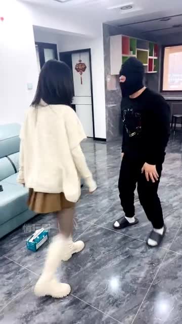 鱼糯糯 虐裆专场 超严厉暴打耳光超狠重度踢裆 全体重跳踩狗裆