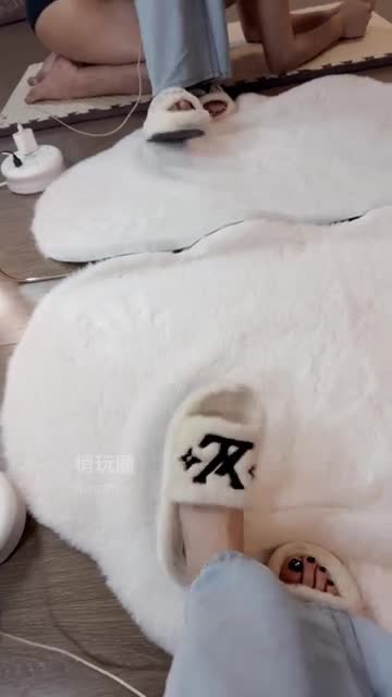 听听的 台湾腔可爱主互动调玩私奴拖鞋底清理 圣水赏赐2次 裸足美脚侍奉
