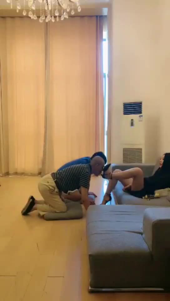leah利亚 首部调教父子 圈内知名老奴 