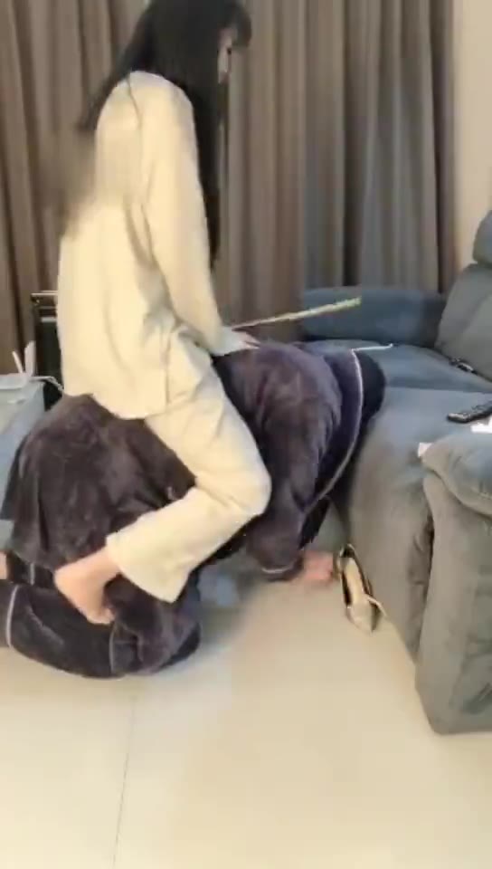 梦幻Abby 网红小姐姐把男友当马骑 