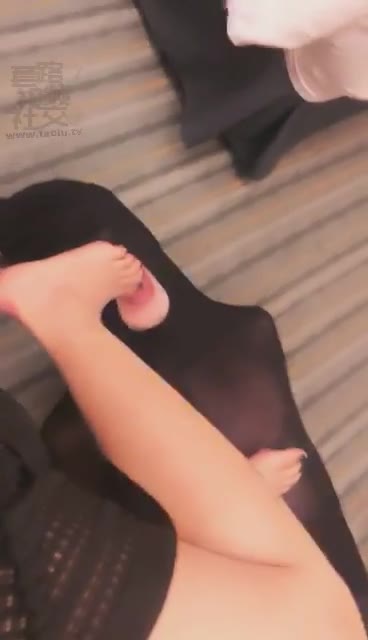 回眸queen 裸足踩死贱狗不听话就扇死你 