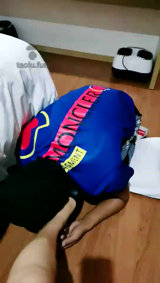 Queen 按摩舔脚脚耳光圣水 