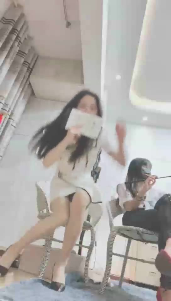 贵阳妖妖女王  双女王修理自恋的狗狗 