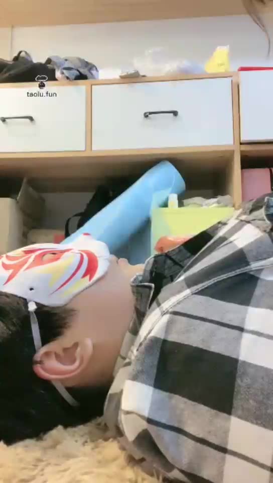 不田 剃毛母狗 脚深喉到呕吐 掐脖子 
