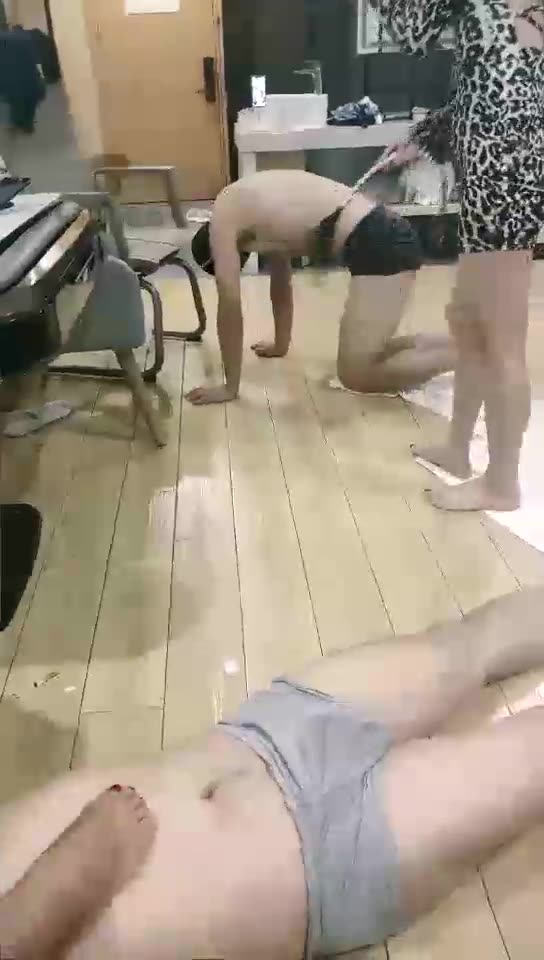 十一女王 多S调教 虐乳 踩踏 