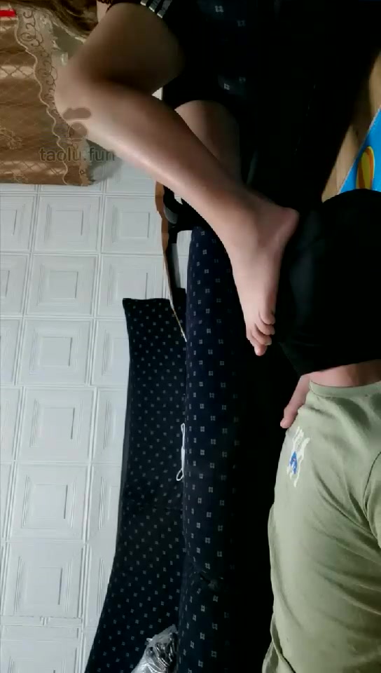 佳欣女主 给单纯恋足的m上上课 