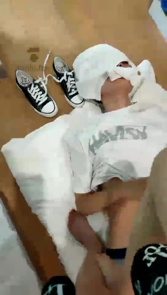 00小主 帆布鞋棉袜调教舔脚狗 