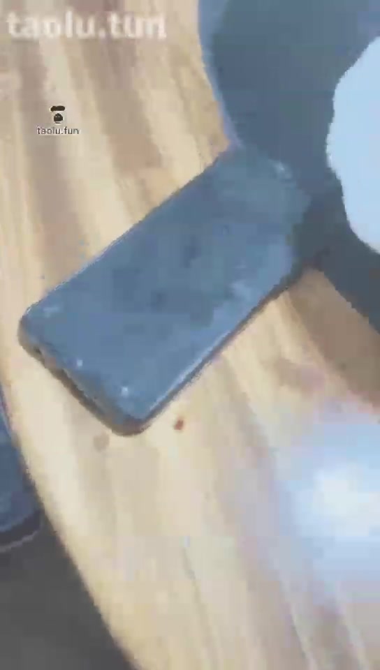 贵阳妖妖女王 找个gou来伺候吃饭 