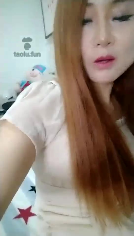 皇后 现实直播欢迎观看舔脚坐脸 