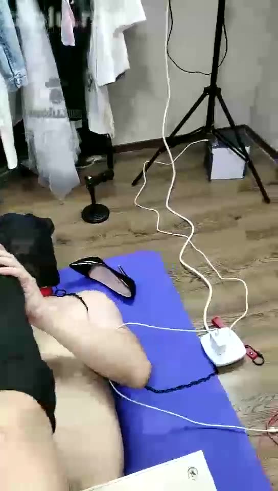 千禧年的小魔女 踩射吐奶 