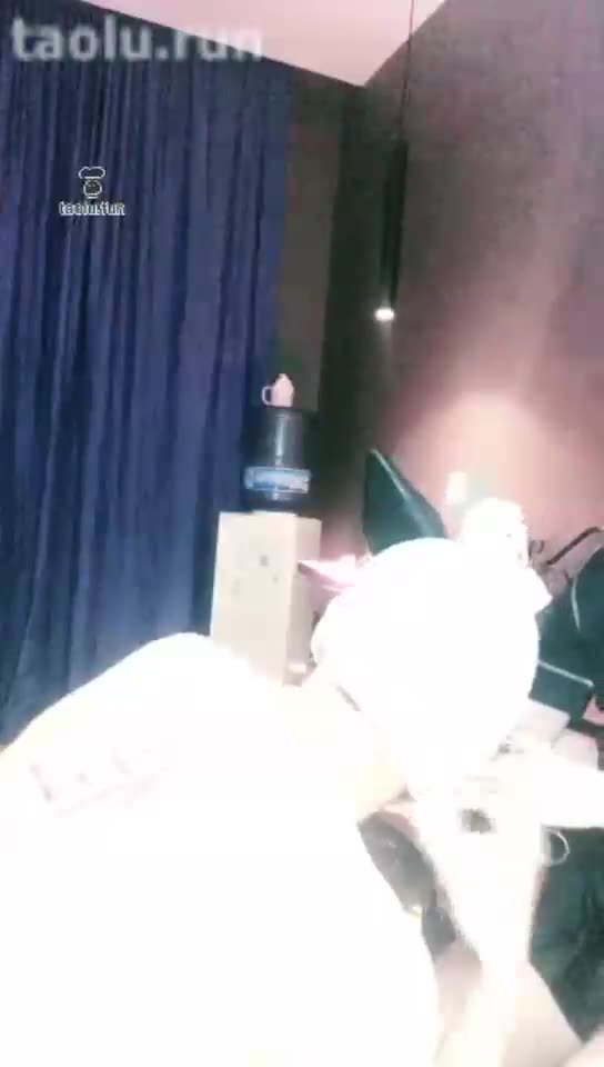 佳佳SS TJ贱狗舔鞋舔脚钻跨踩踏  官方已删   