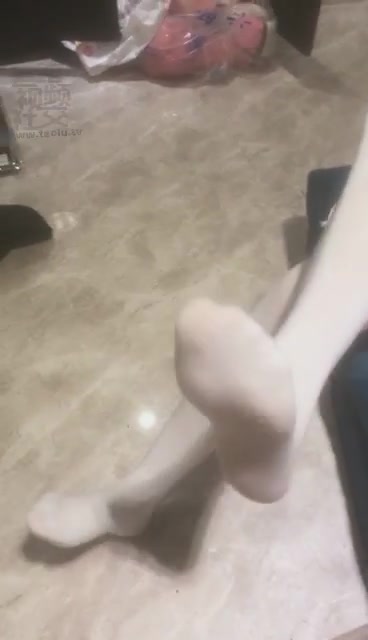 女暴君 家奴伺候双主人美脚