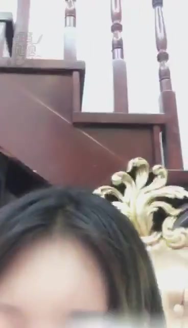 小贝 靴子场 遛狗钻裆口水