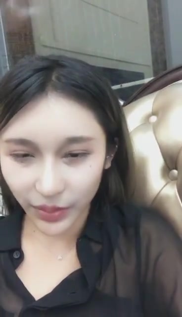 小贝 口水鞭打踩踏