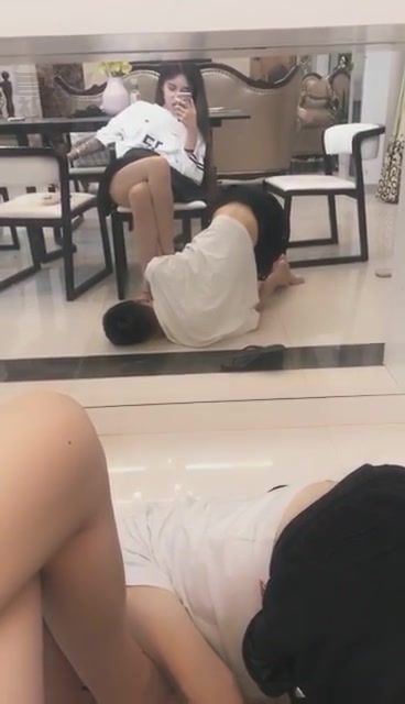 小贝 镜子极度羞辱