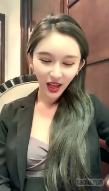 小贝 抽母狗的大屁股 经典恋足口舌